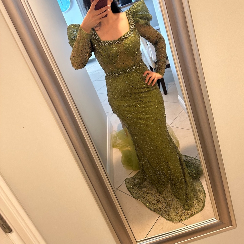 Elegant Green Evening Dress